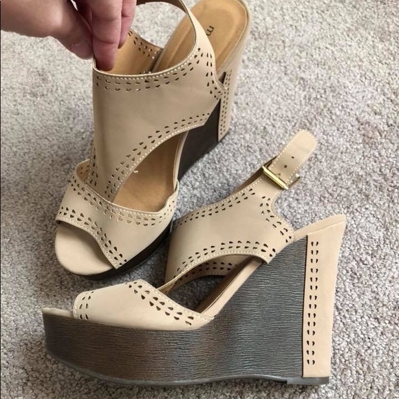 Tan/Beige Wedges - Picture 2 of 4